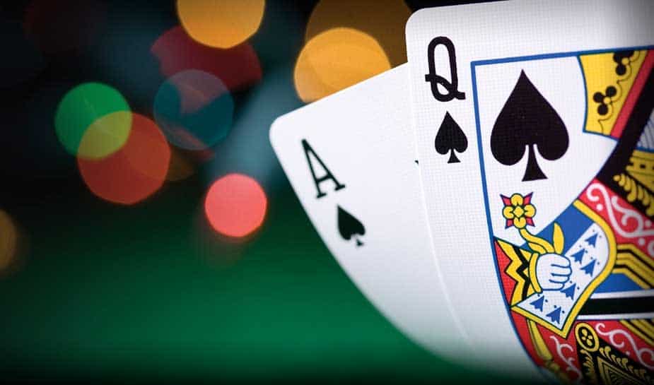 Altijd al willen weten welke kaarten - voor de flop - je het beste kan krijgen in Poker Texas Hold'em? Dat twee azen de beste combinatie is weet iedereen, maar wat zijn goede starthanden die daarna komen? Wij van Online Casino Ground zetten de 10 beste handen alvast voor je op een rij. Je leest het hier!